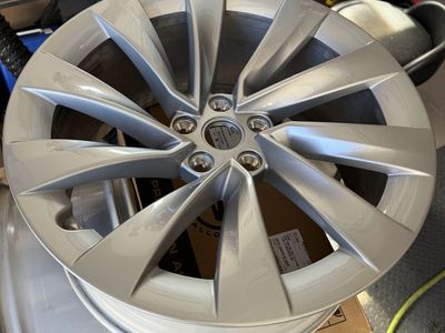 Set of (4) Tesla 20” Helen wheels off 2026 Model Y Juniper like new