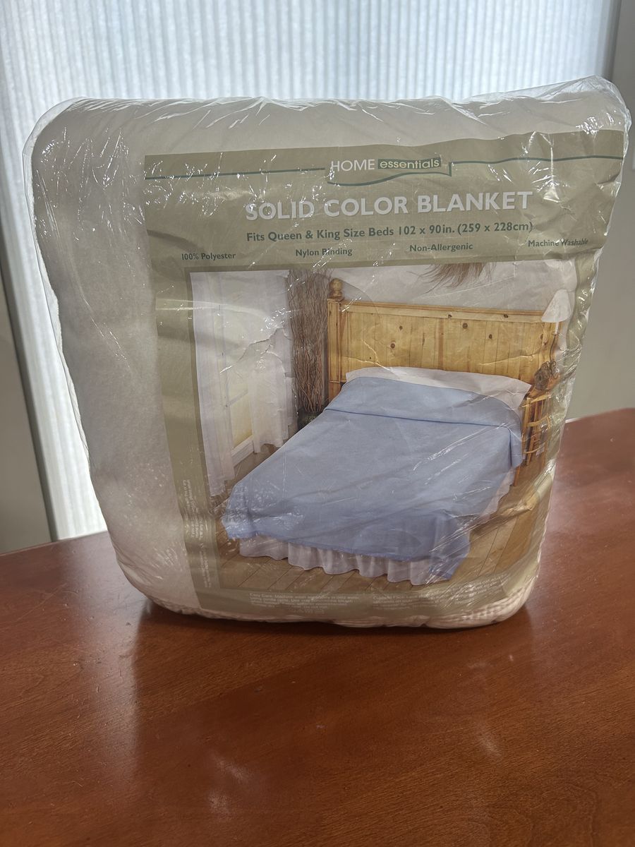 HOME essentials Solid Color Blanket Queen King Size