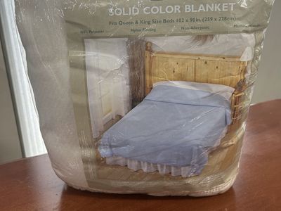 HOME essentials Solid Color Blanket Queen King Size