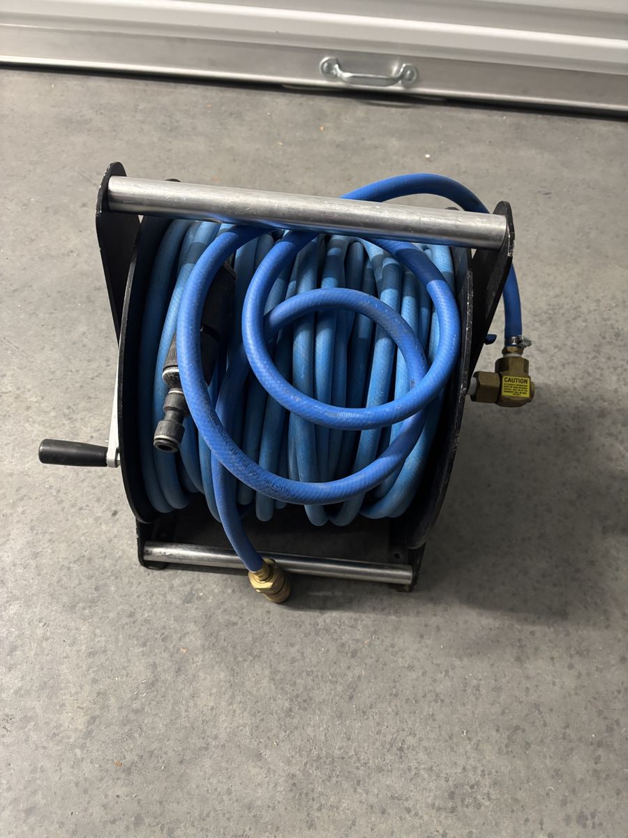Tucker Waterfed Hose Reel With Hose