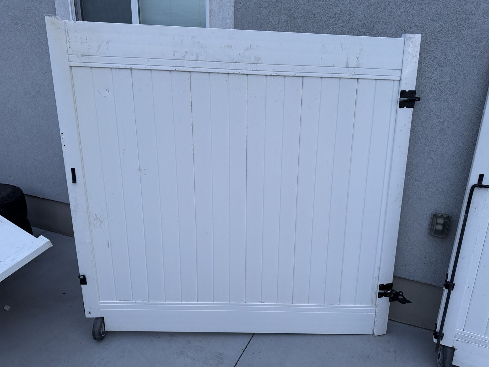 6ft x 6ft vinyl gates with drop rods