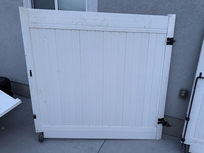 6ft x 6ft vinyl gates with drop rods
