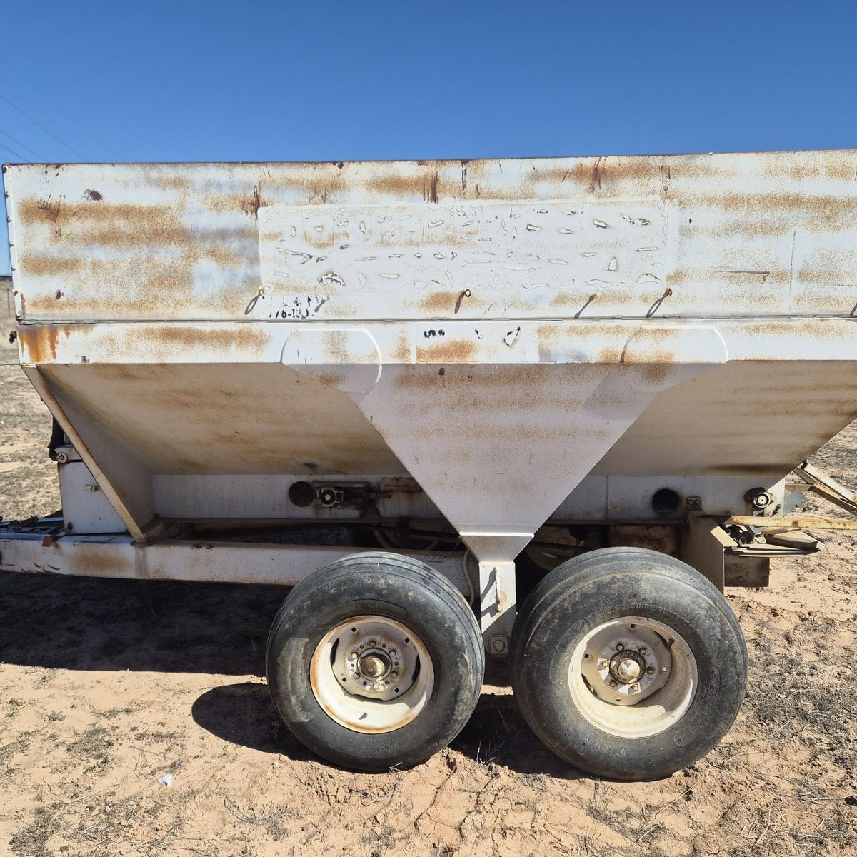 Dempster fertilizer cart