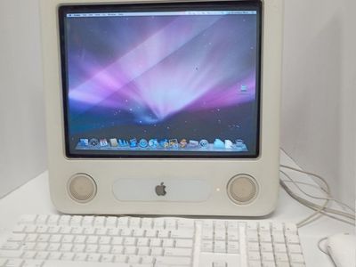 Vintage eMac Model A1002 Mac OS x 10.5.8 Processor 1.25 Ghz Memory 1Gb Power PC G4