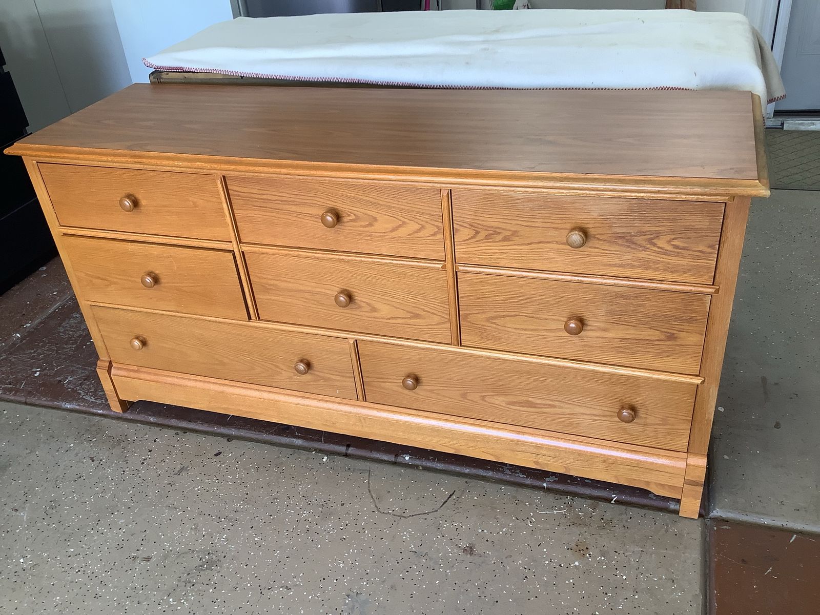 Upscale Thomasville 8 Drawer Dresser