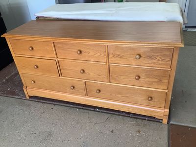 Upscale Thomasville 8 Drawer Dresser