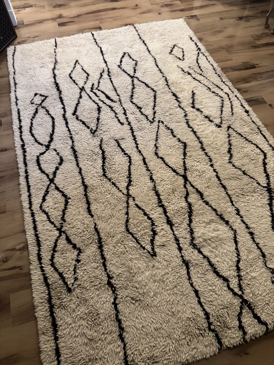 West Elm Area Rug 5x8