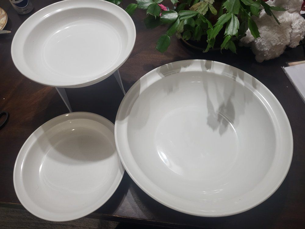 White Ceramic Serving/ pasta  Bowls  2 personal pasta bowlsSet of Three