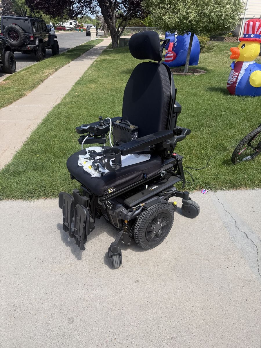 Quantum edge 3 i level mobile power chair