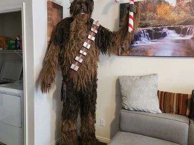 Star Wars 7.5 ft. Chewbacca life size Animatronic