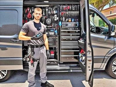 Professional Mobile Automotive Locksmith & Key Programming Setup
