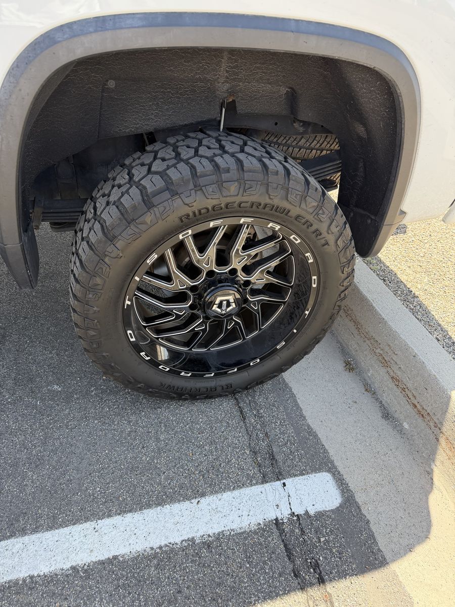 New 35x12.50r22 RT TIS wheels and tires 8x180