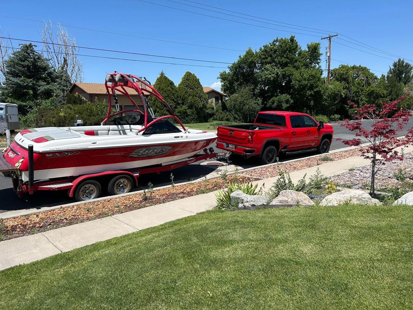 2004 Tige 22v surf boat