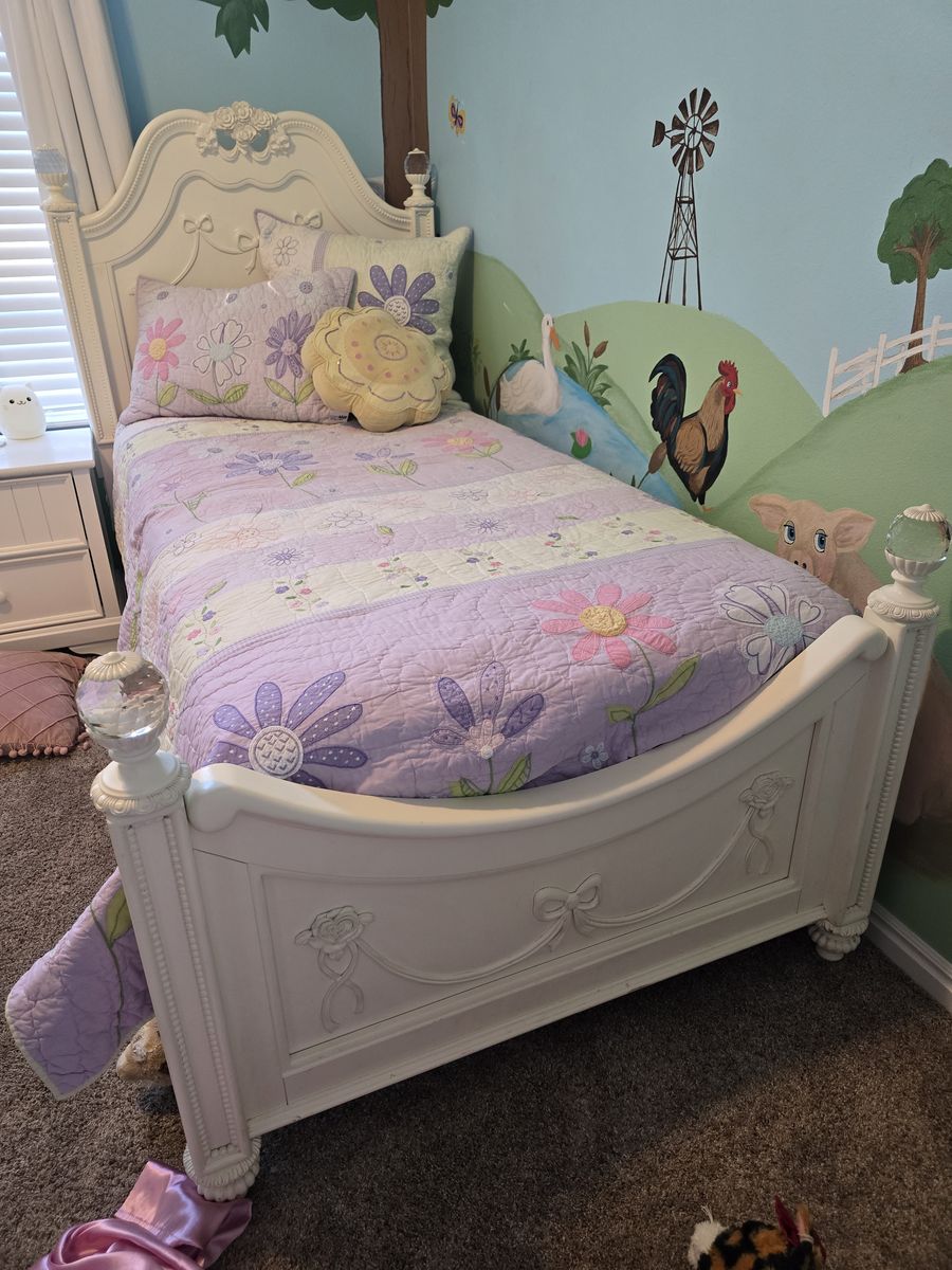 Disney princess fairytale white twin bed