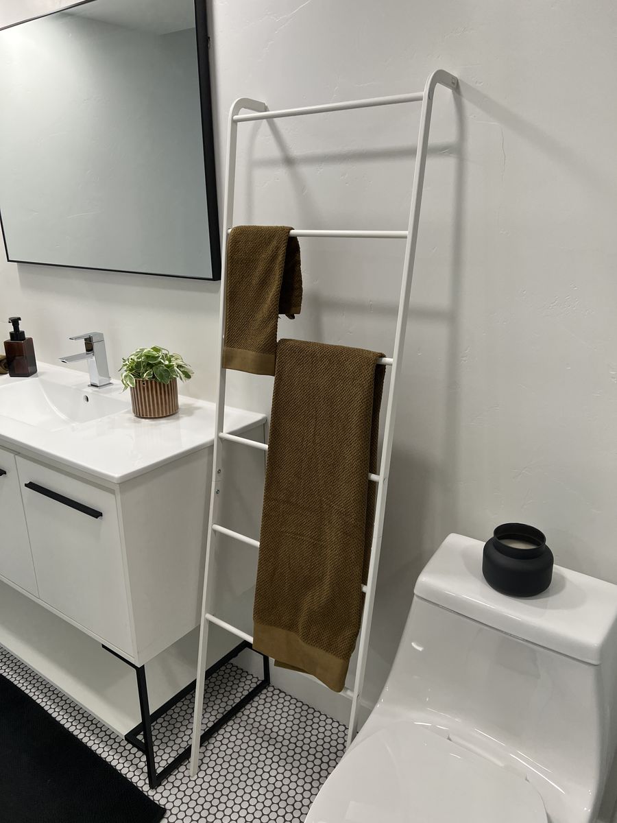 Metal Towel Rack