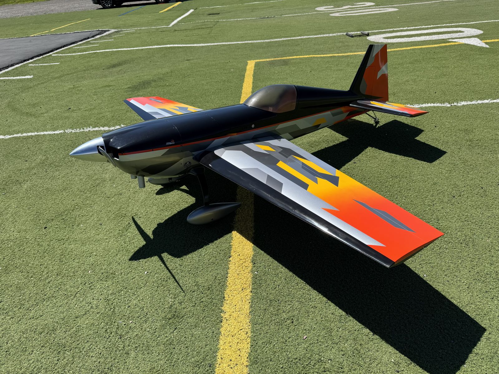 Radio Control Airplane CARF EXTRA 330 2.6