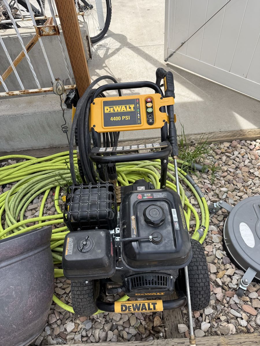 4gm 4400 psi dewalt pressure washer