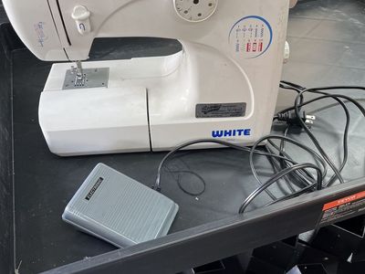 White 3032 Sewing Machine