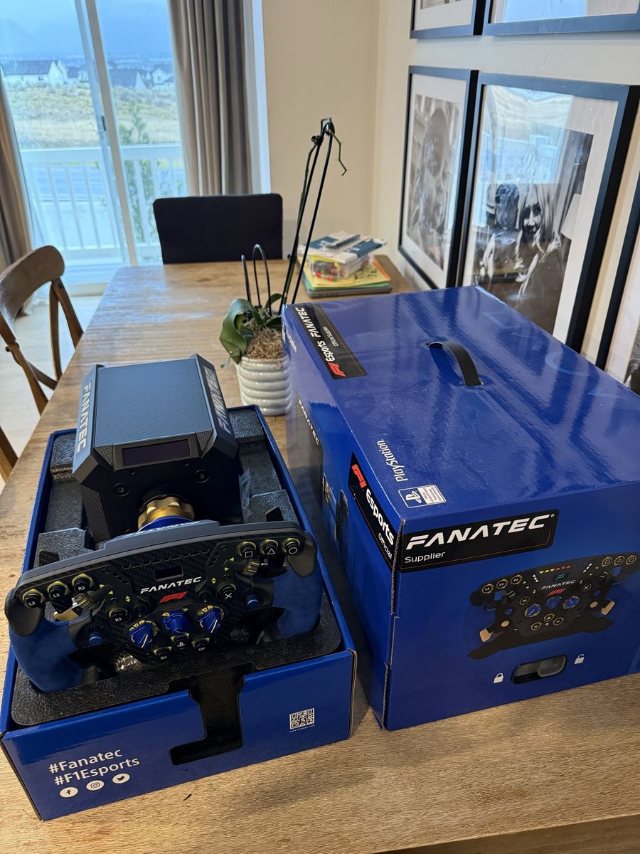 Fanatec Podium DD1 PS4/PC + F1 Wheel + Advanced Paddle Module