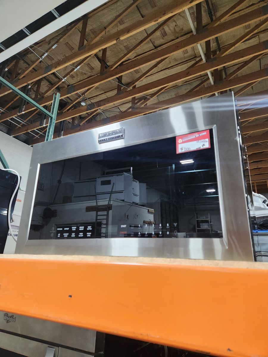 BEAUTIFUL FRIGIDAIRE GALLERY STAINLESS STEEL OVER RANGE MICROWAVE