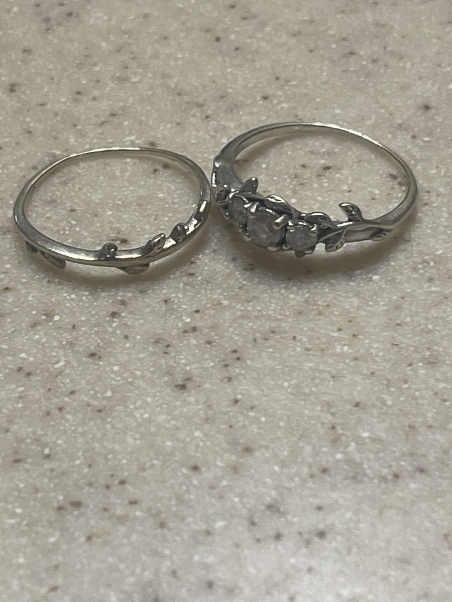 10K White Gold Leaf Wedding Ring Set with Accent Stones - Excellent Condition