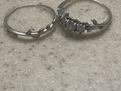 10K White Gold Leaf Wedding Ring Set with Accent Stones - Excellent Condition