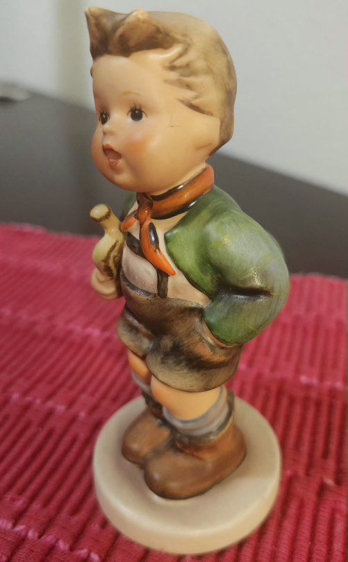 GENUINE VINTAGE HUMMEL FIGURE
