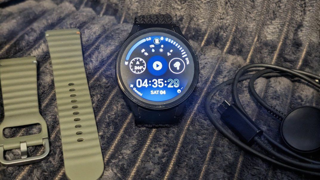 Samsung Galaxy Watch 7 44mm Smartwatch with Extra Band & Charger