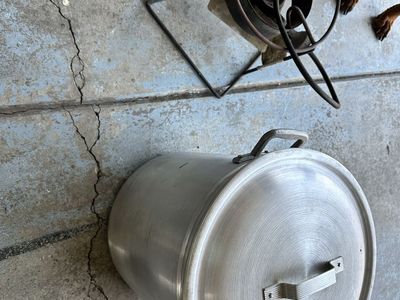 Outdoor Propane Turkey Fryer & Large Aluminum Stock Pot with Strainer Basket Set and burner