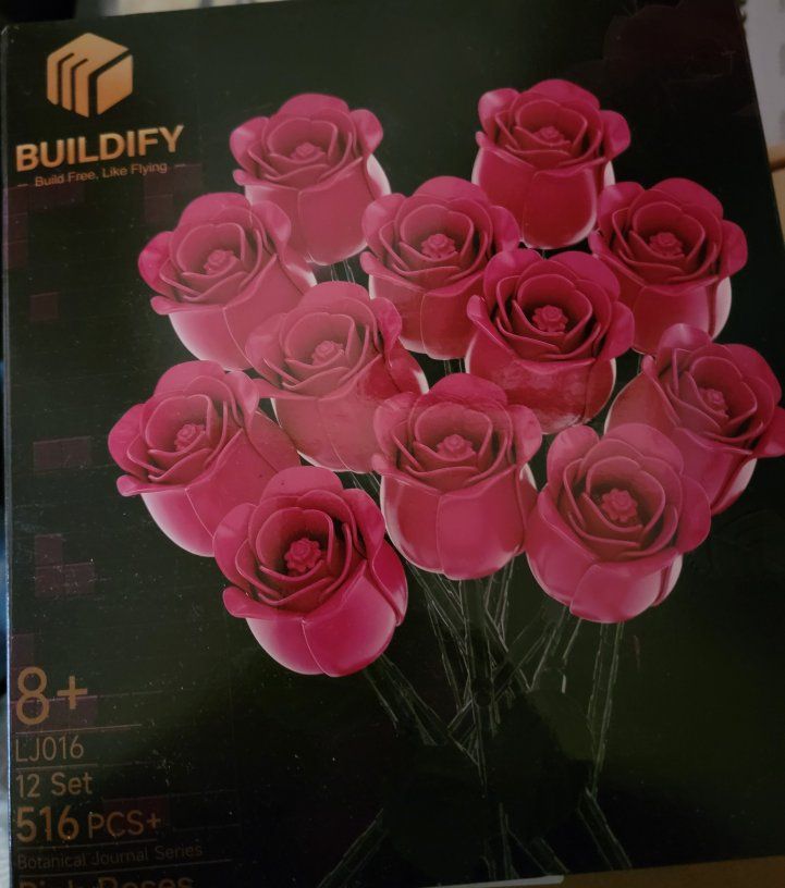 New in Box! Buildify 12 set -506 piece Red Roses