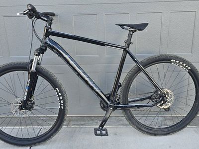 Fezzari Mt Bike - like new M-L/XL