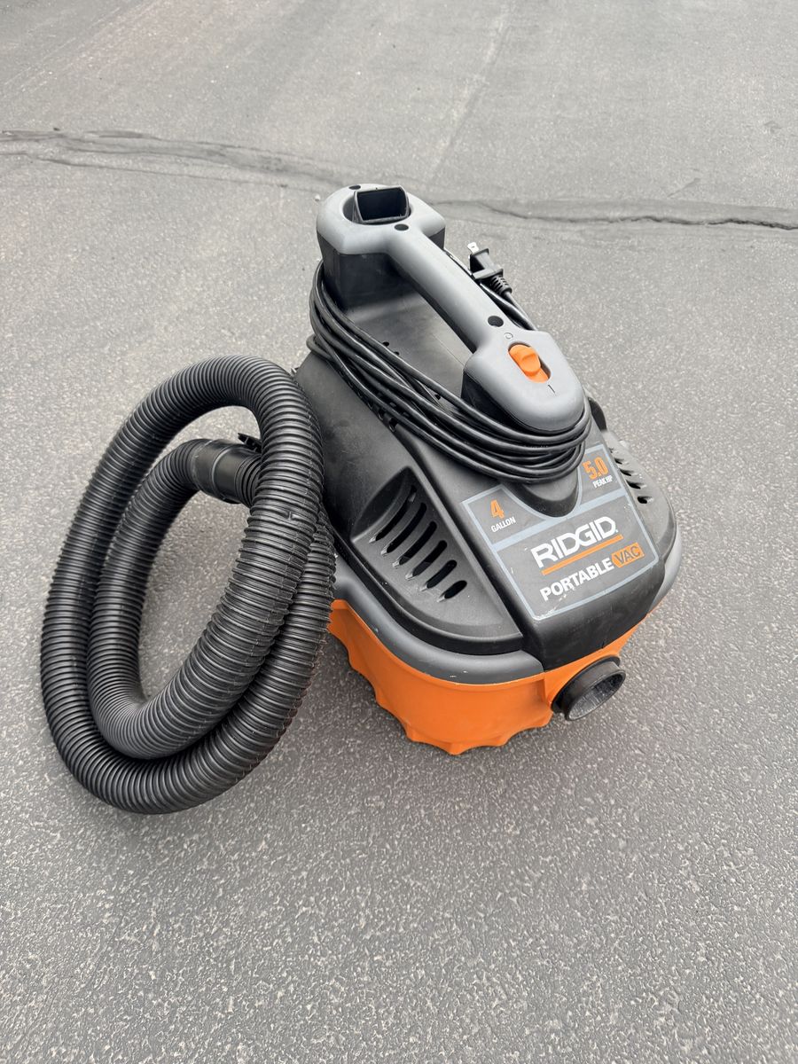 RIDGID Portable Wet/Dry Vac 4 Gallon 5.0 Peak HP Vacuum