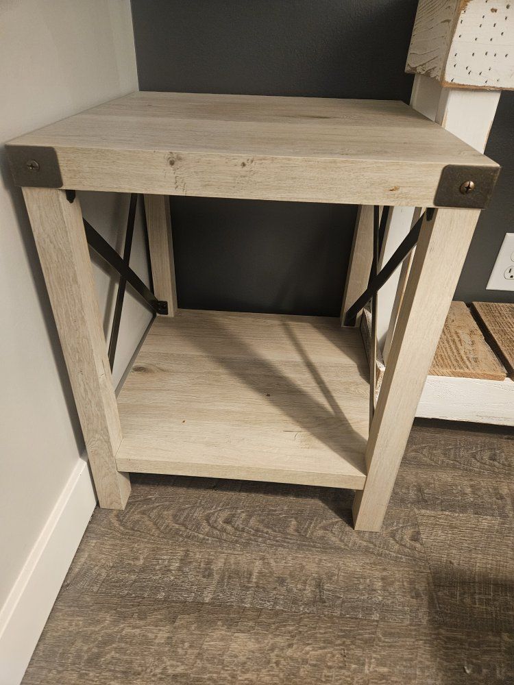 Rustic Farmhouse Style End Table - Light Wood Grain Finish with Metal Accents & Lower Shelf