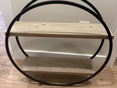 Round shelf