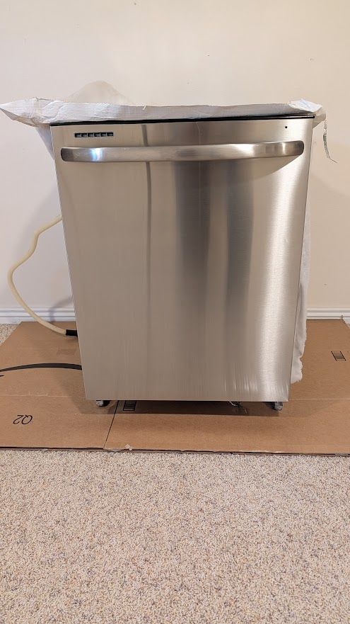 GE Adora Stainless Steel Dishwasher (Hidden Controls) – Great Condition