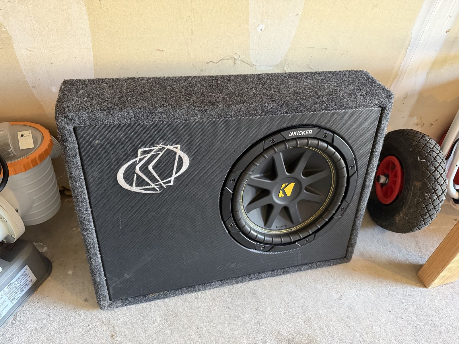 2 Subwoofers and 2 amps 