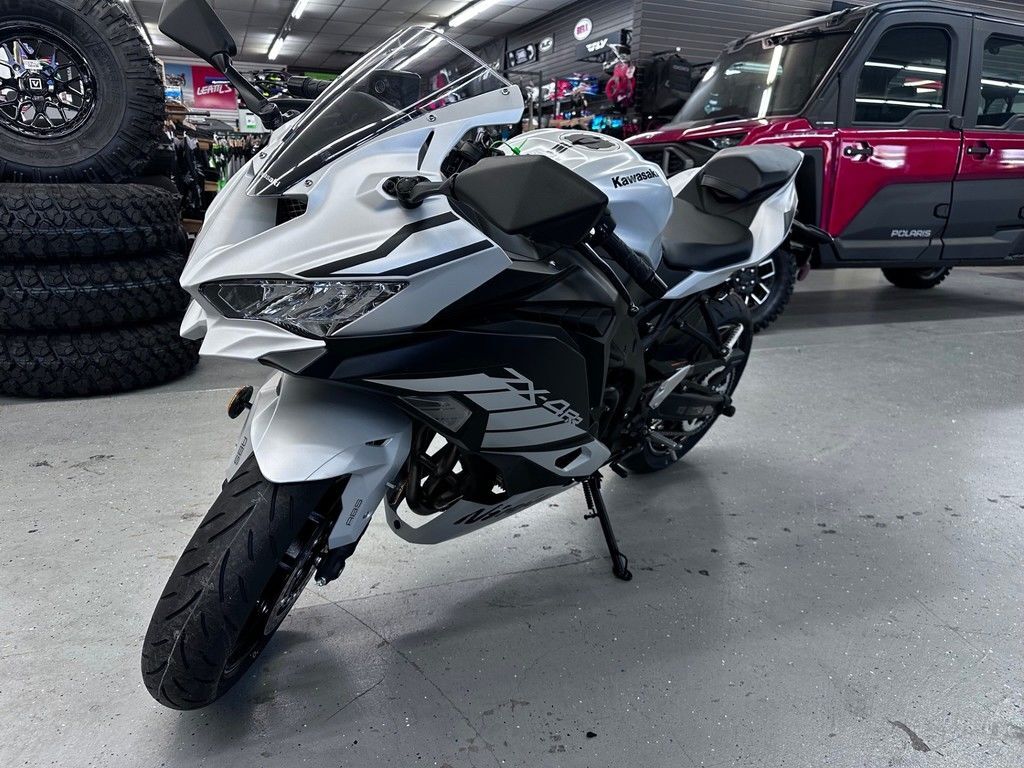 2025 Kawasaki NINJA® ZX™-4RR ABS