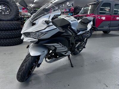2025 Kawasaki NINJA® ZX™-4RR ABS