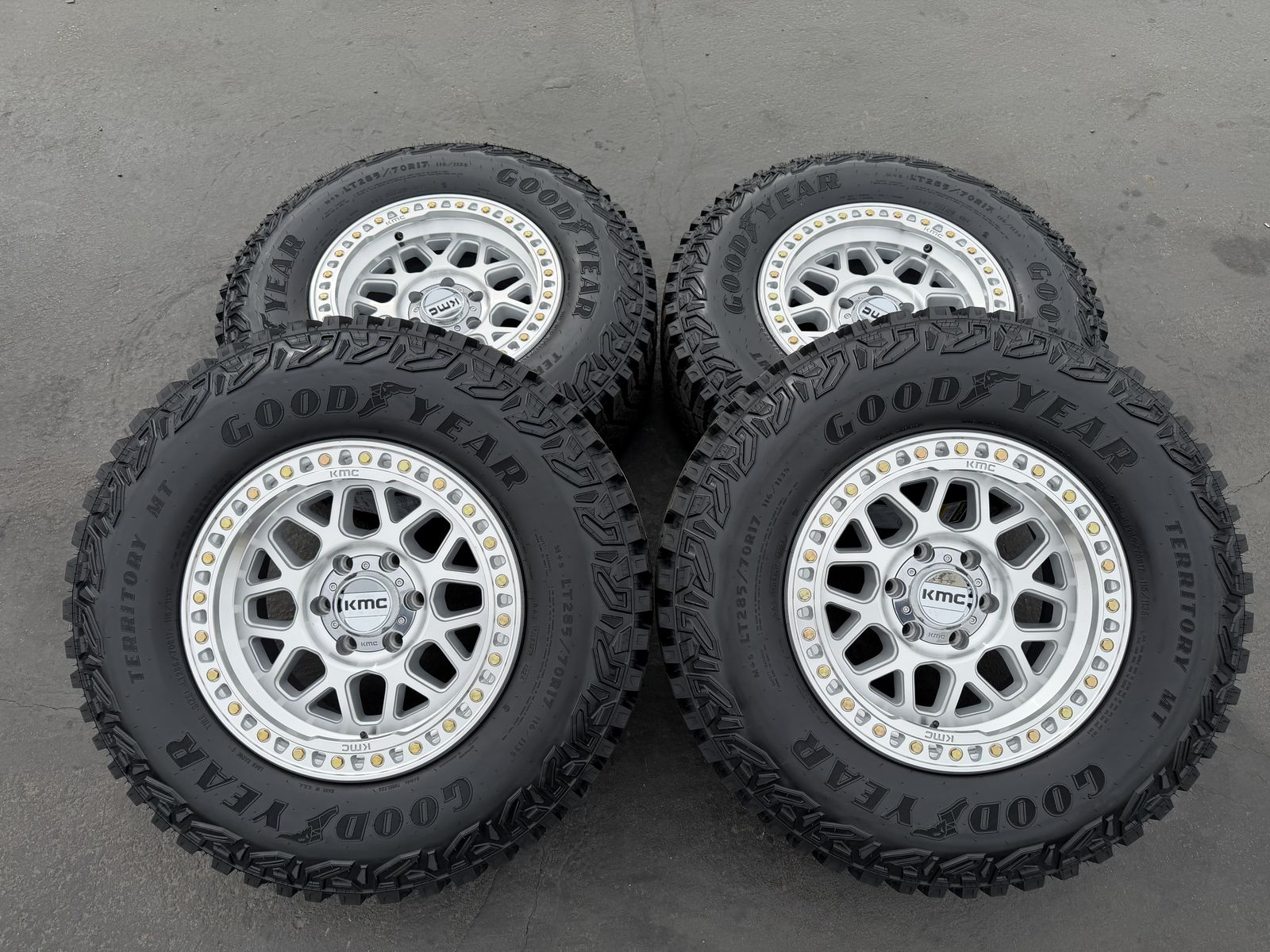 New Silver KMC KM549 GRS 285/70r17 Ford F150 6x135