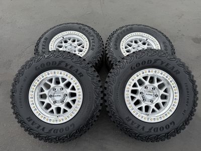 New Silver KMC KM549 GRS 285/70r17 Ford F150 6x135