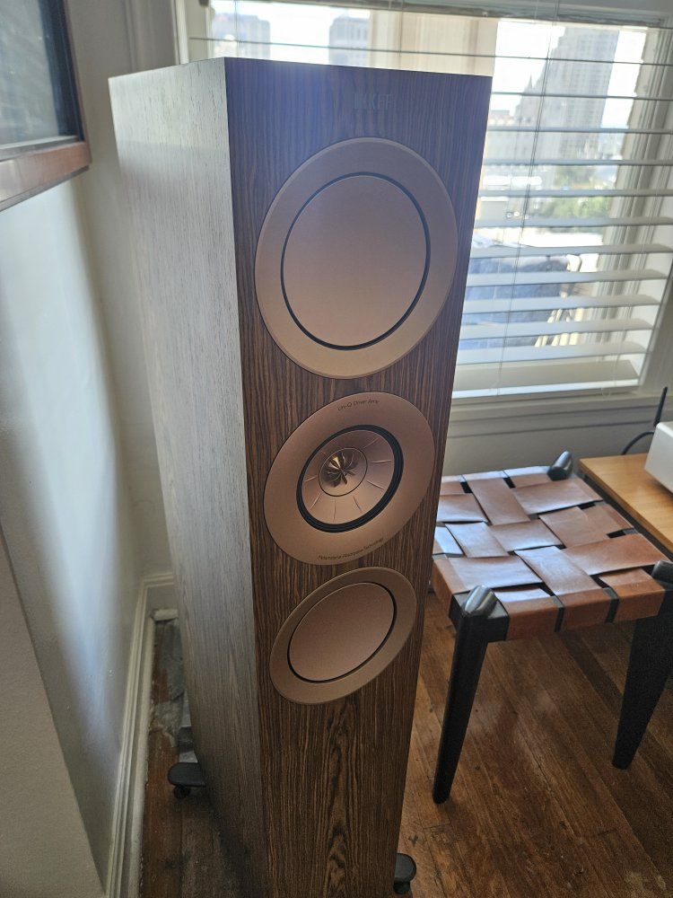 KEF R7 Meta Floorstanding Loudspeaker - Walnut - UsedExcellent Condition
