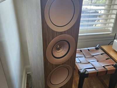 KEF R7 Meta Floorstanding Loudspeaker - Walnut - UsedExcellent Condition