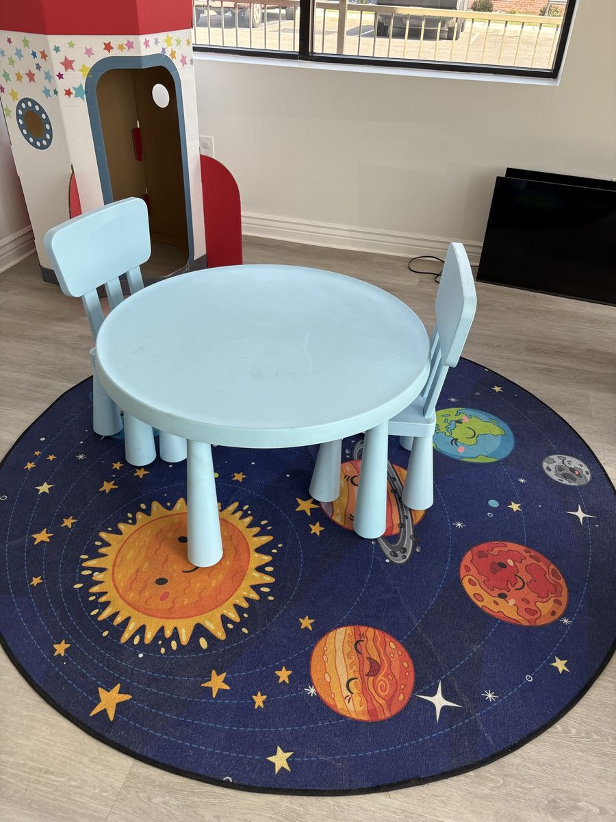 Table with Rug