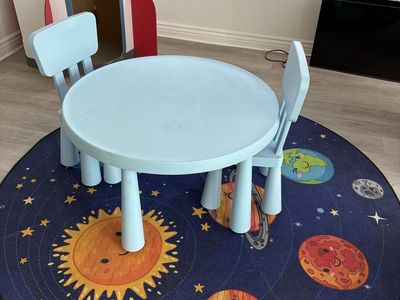 Table with Rug