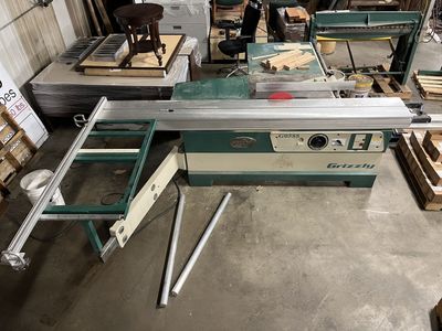 Grizzly Industrial G0588 moving table, table saw