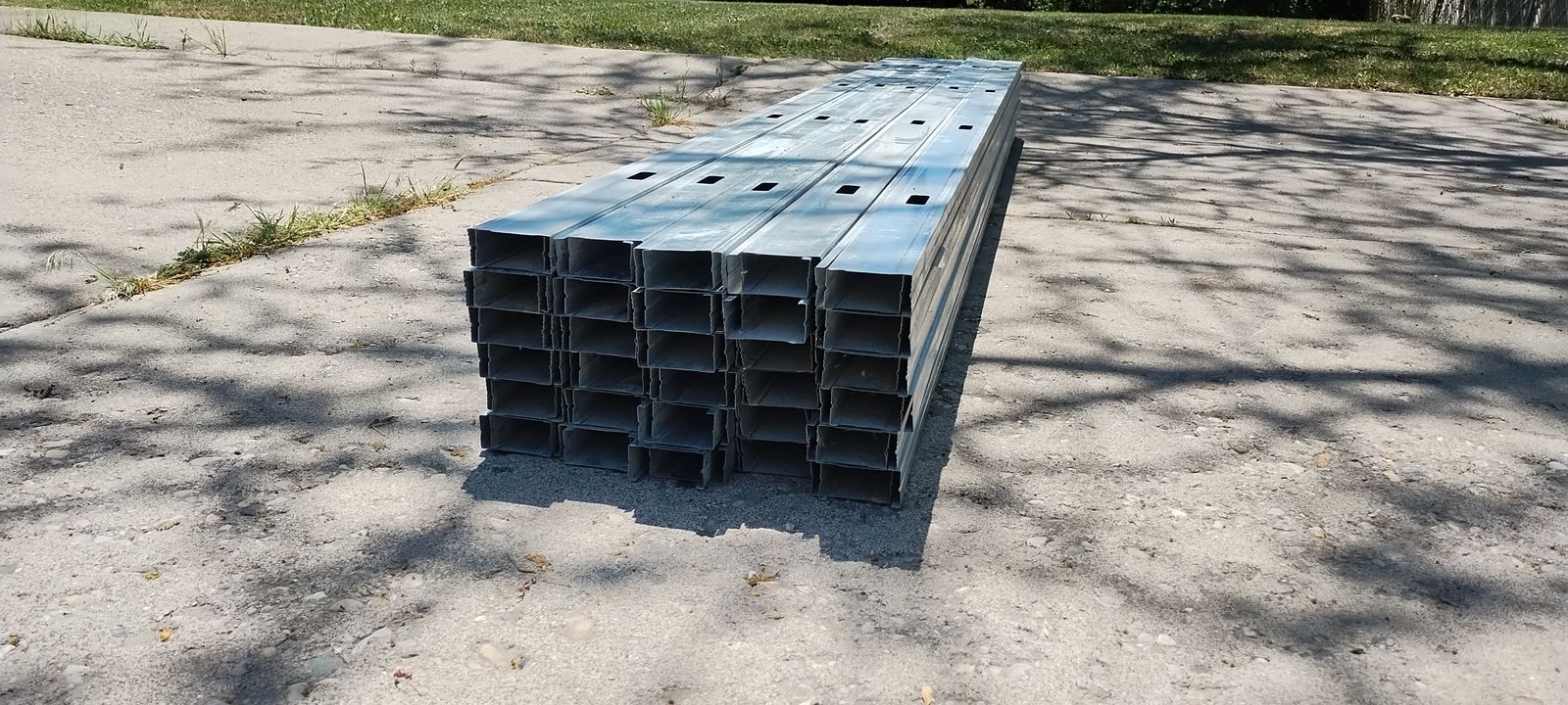 60 - 2-1/2"x8' Wall Studs