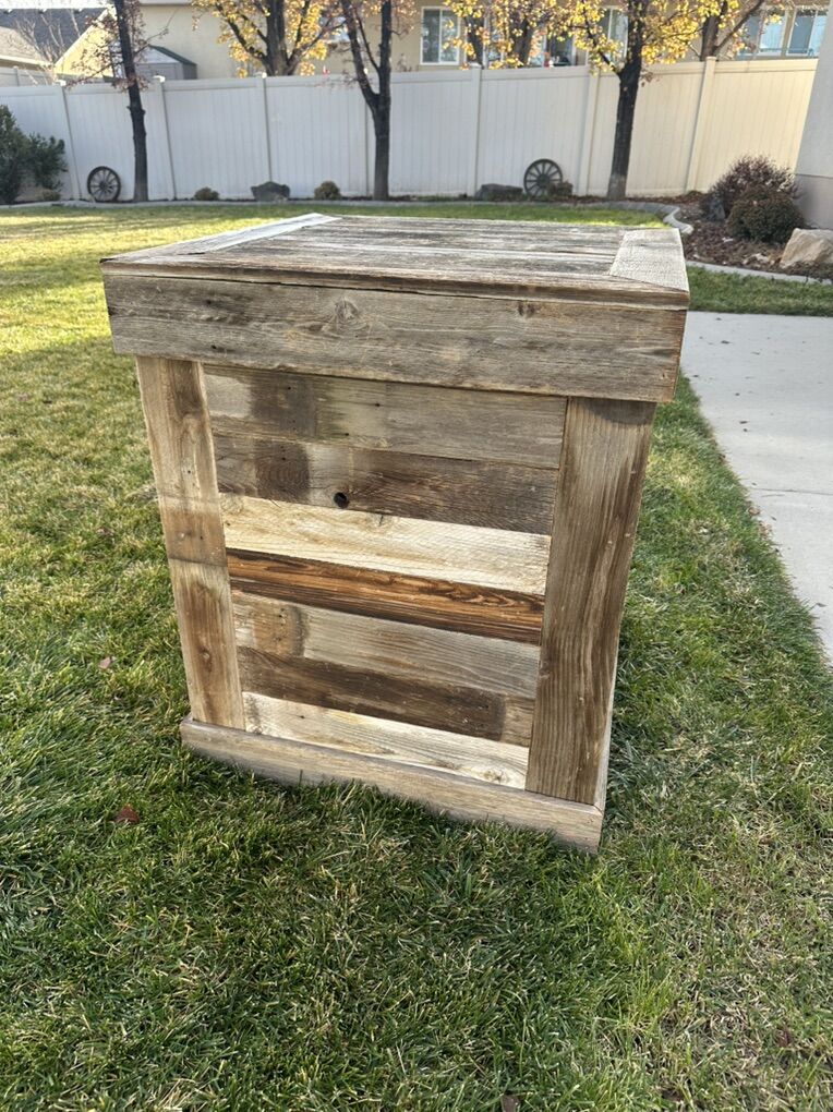 Barnwood Pedestal
