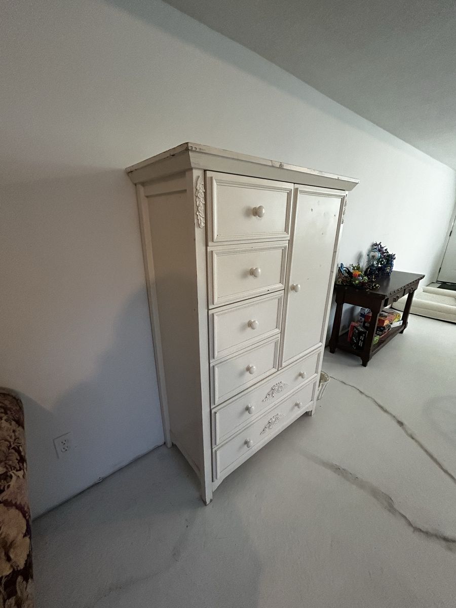 Main image 6
