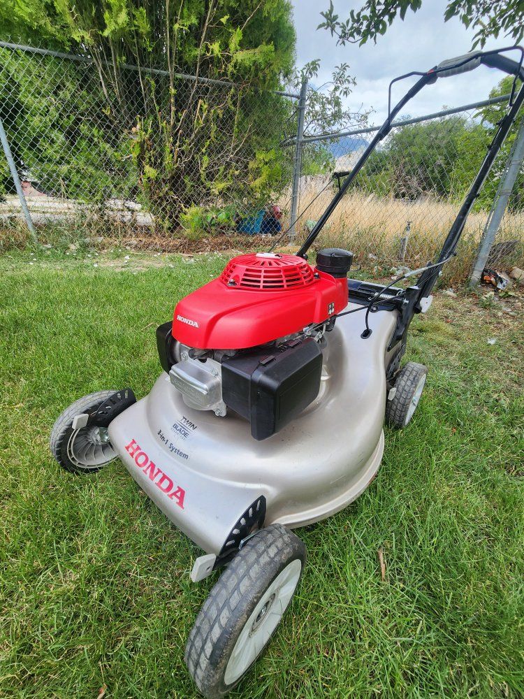 Honda HRR2169VKA 21" 3-in-1 System Easy Start Self-Propelled Gas Lawn Mower