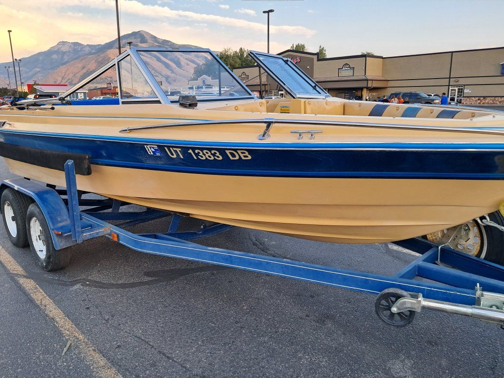 1985 Wellcraft Dynasty Open Bow 18.6